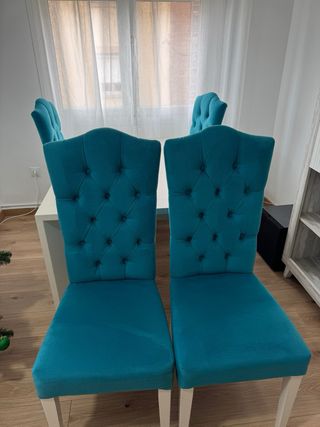Sillas de diseño capitoné color teal
