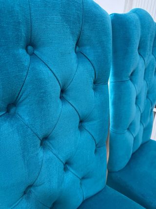 Sillas de diseño capitoné color teal