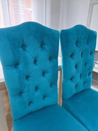 Sillas de diseño capitoné color teal