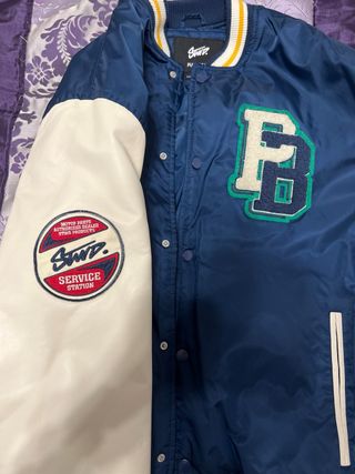 Chaqueta Varsity Pull&Bear Azul y Beige