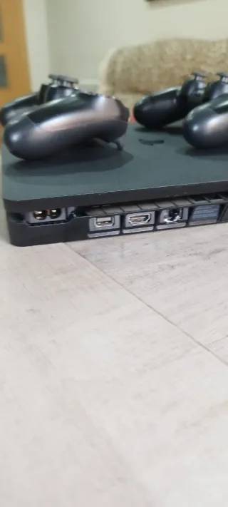 PS4 Slim 1TB + 2 Mandos + 3 Juegos