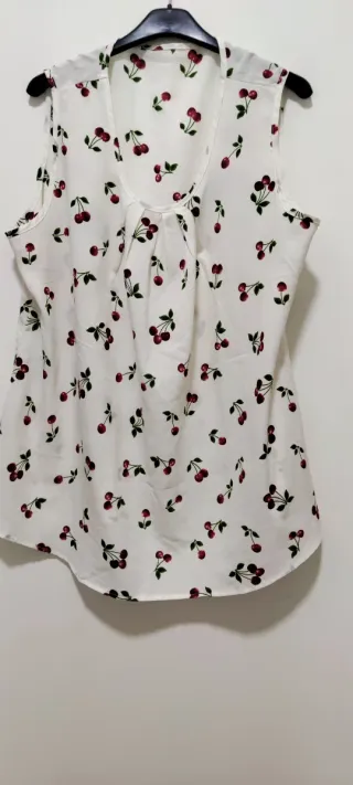 Blusa sin mangas con estampado de cerezas