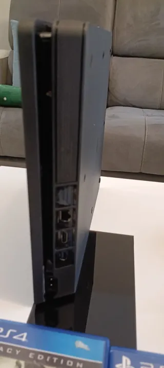 PS4 500GB + Auriculares y 3 juegos