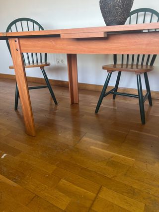 Mesa comedor extensible y 4 sillas