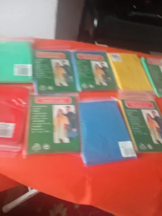 Ponchos de lluvia varios colores son 30 unidades