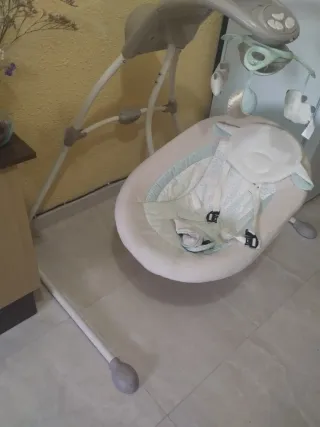 Mecedora y cuna para bebé con colchón