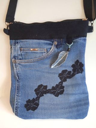 Bolso vaquero con apliques florales
