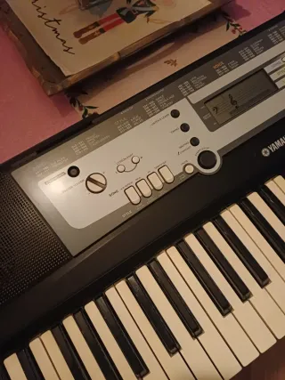 TECLADO PORTABLE YAMAHA PSR-E213