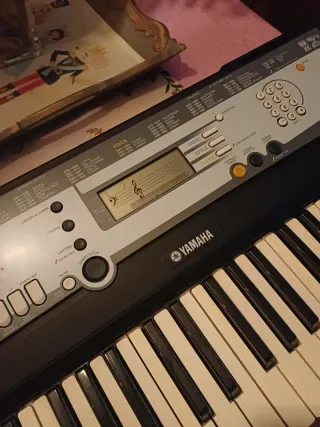 TECLADO PORTABLE YAMAHA PSR-E213