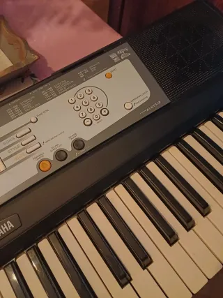 TECLADO PORTABLE YAMAHA PSR-E213