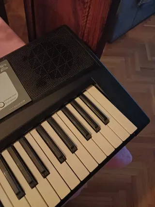 TECLADO PORTABLE YAMAHA PSR-E213