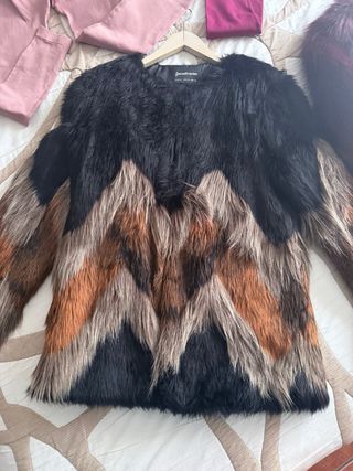 Abrigo pelo Stradivarius Talla M