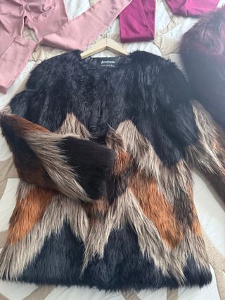 Abrigo pelo Stradivarius Talla M