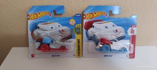 2 Hot Wheels