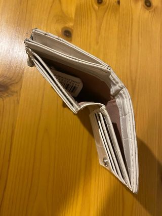 Cartera Parfois efecto piel cocodrilo blanca