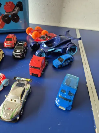 Lotto 20 Varie Macchine Giocattolo con Contenitore