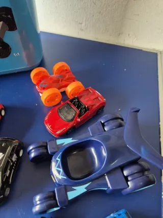 Lotto 20 Varie Macchine Giocattolo con Contenitore