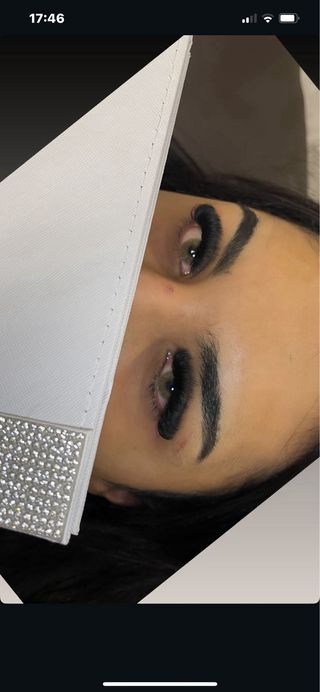 Uñas,extensiones de pestañas y cejas