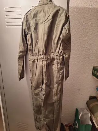 Mono militar ejército verde