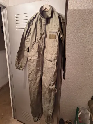 Mono militar ejército verde