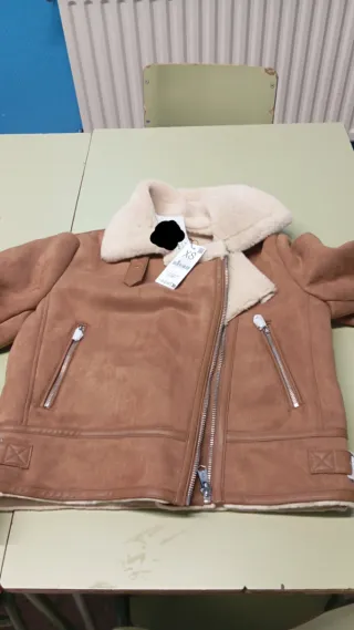 Abrigo corto Stradivarius