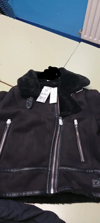 Abrigo corto Stradivarius