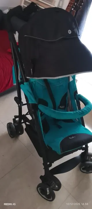 Carrito de bebé azul