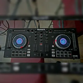 Numark Mixtrack Platinum