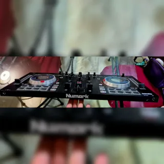 Numark Mixtrack Platinum