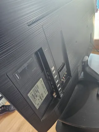 Samsung TV 43 4K Smart TV + Mesa TV