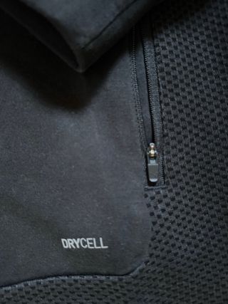 Sudadera Puma Negra con Capucha y Logo Amarillo