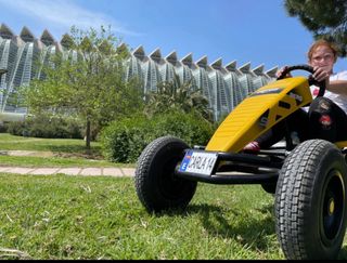 Kart adulto de pedales Berg amarillo