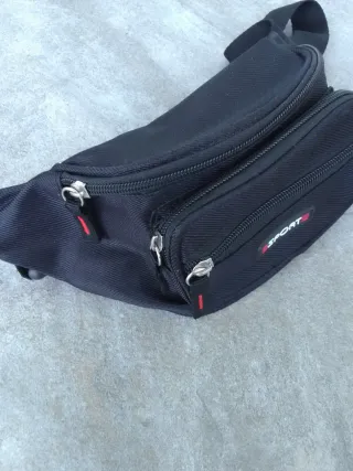 Marsupio nero con zip e logo SPORT