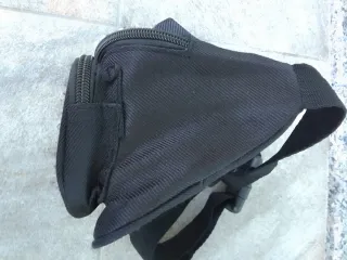 Marsupio nero con zip e logo SPORT