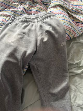 Pantalón Nike Gris