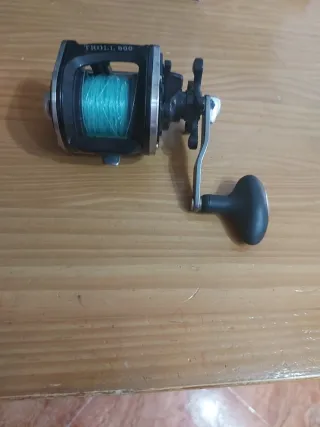 Carrete de pesca TROLL 600