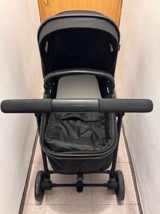 Carro de bebé negro