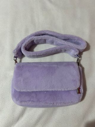 Bolso lila aterciopelado Bershka nuevo estreno