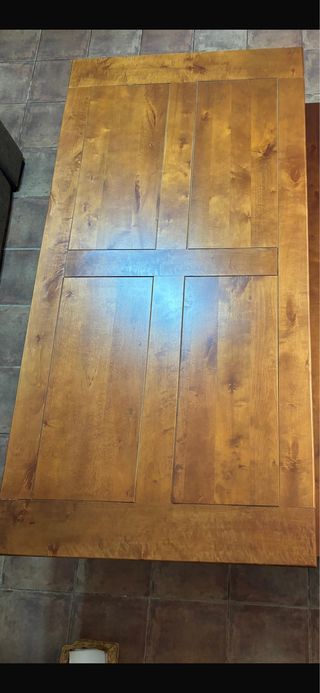 Tavolo in legno marrone