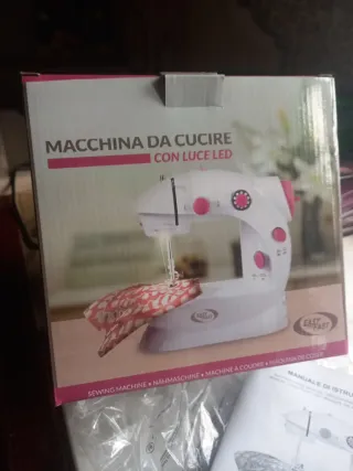 Macchina da cucire con luce LED