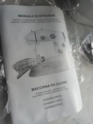 Macchina da cucire con luce LED