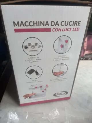Macchina da cucire con luce LED