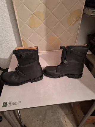 Botas militares negras