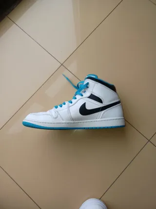 Zapatillas Jordan Altas Blancas y Azules