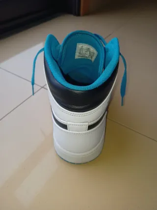 Zapatillas Jordan Altas Blancas y Azules