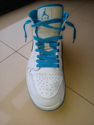 Zapatillas Jordan Altas Blancas y Azules
