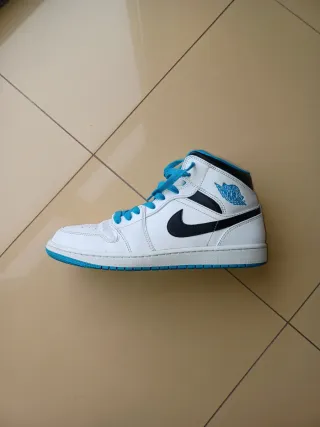 Zapatillas Jordan Altas Blancas y Azules