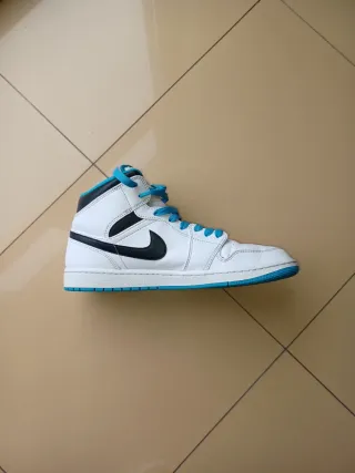 Zapatillas Jordan Altas Blancas y Azules