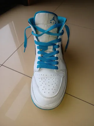 Zapatillas Jordan Altas Blancas y Azules