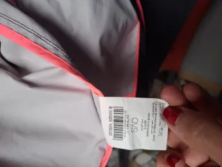 Giacca a vento con zip e cappuccio